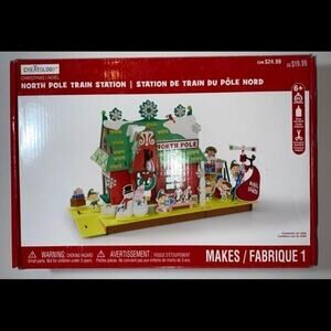 CREATOLOGY “NORTH POLE TRAIN STATION” NIB